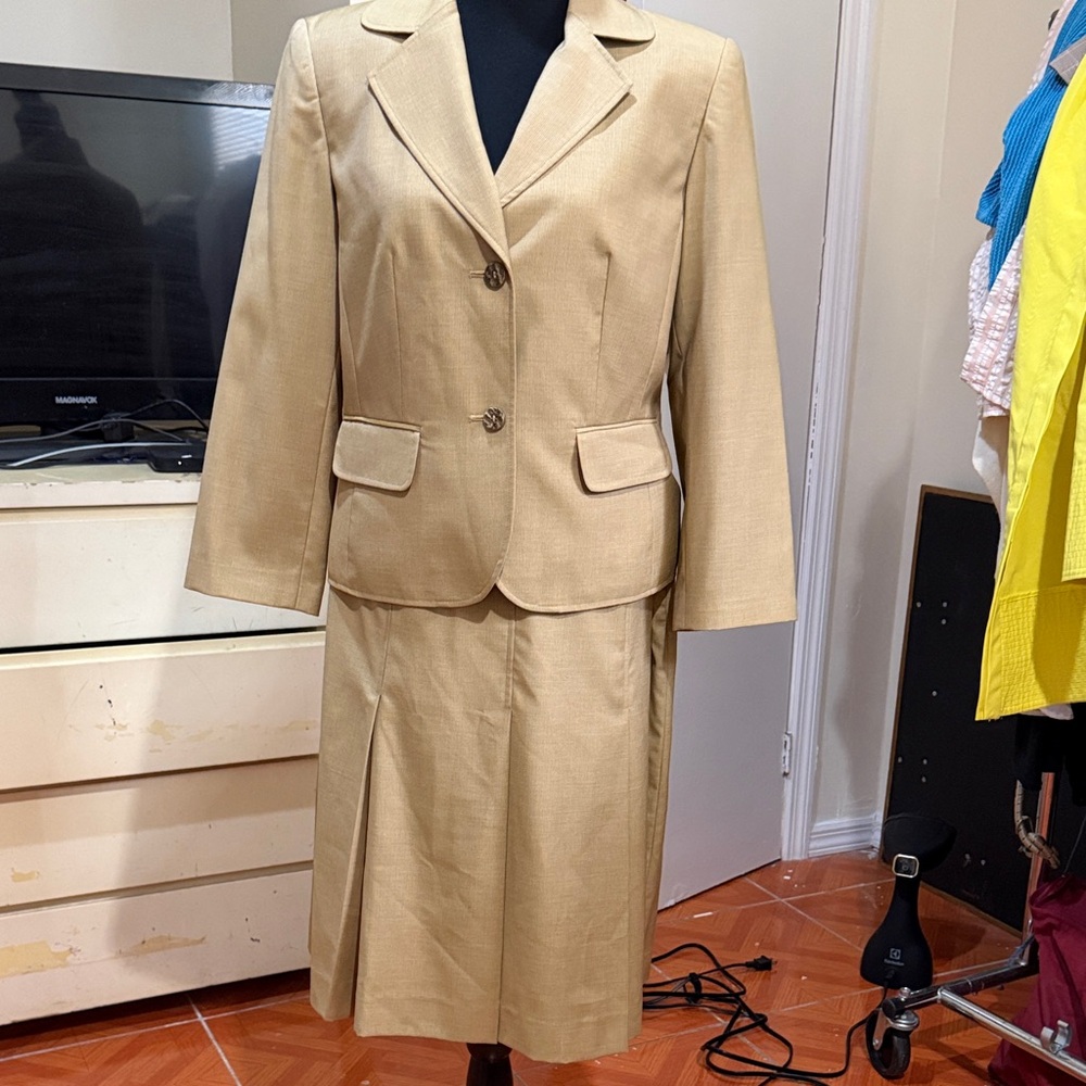 Elegant Beige Women's Blazer and Skirt Set